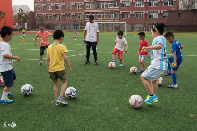 西媒：德科和博扬已离开诺坎普办公区，戈登签约并无破裂风险
